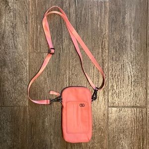 Calia by Carrie Underwood pink phone zipper bag crossbody